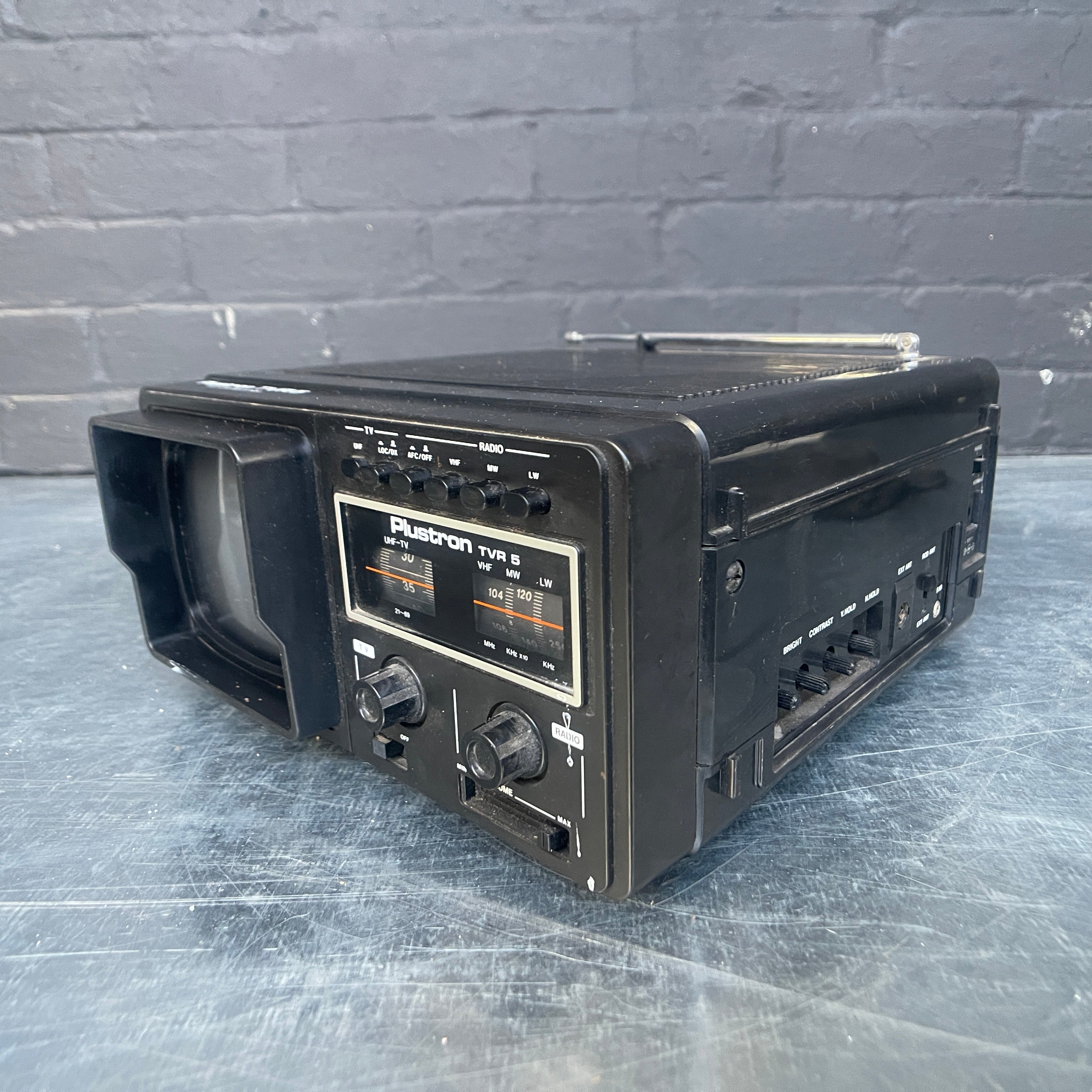 Plustron TV radio X1